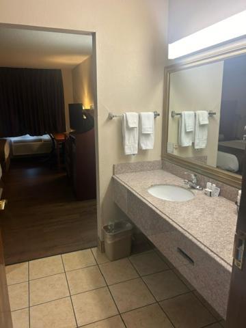 Baymont By Wyndham Battle Creek/I-94 Hotell Exteriör bild